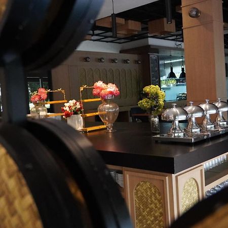 Opi Indah Hotel Palembang Exterior photo
