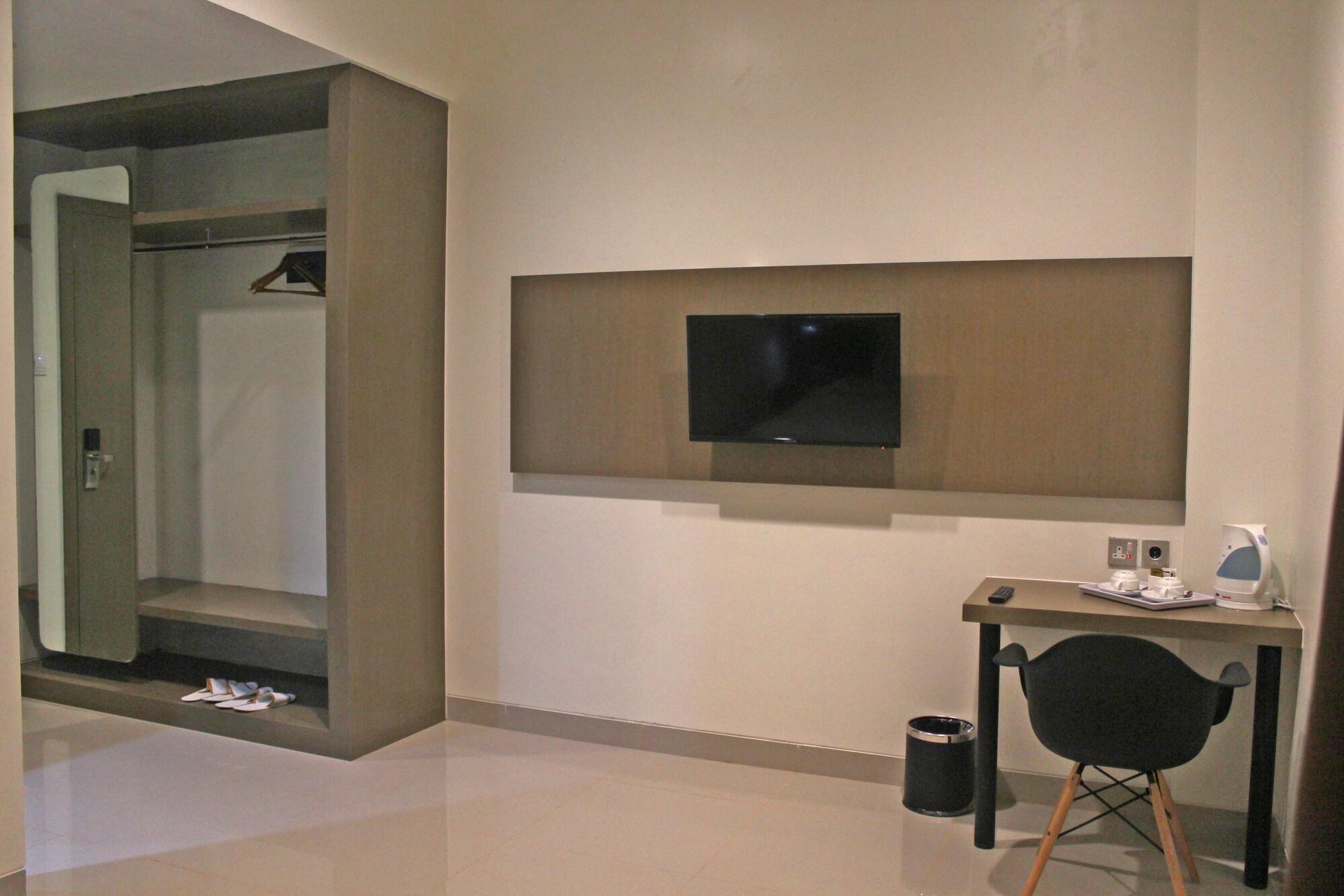 Opi Indah Hotel Palembang Exterior photo