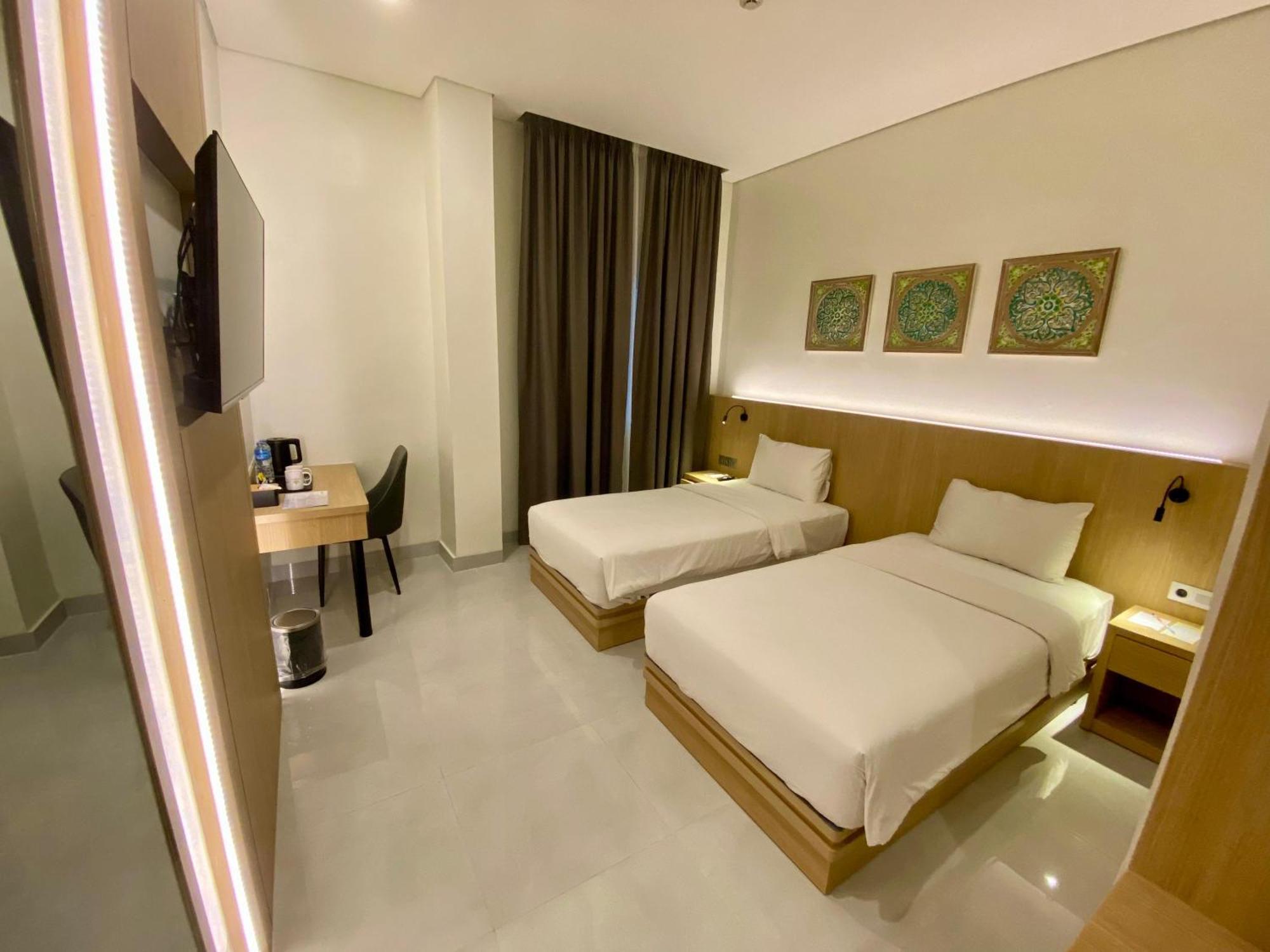Opi Indah Hotel Palembang Exterior photo