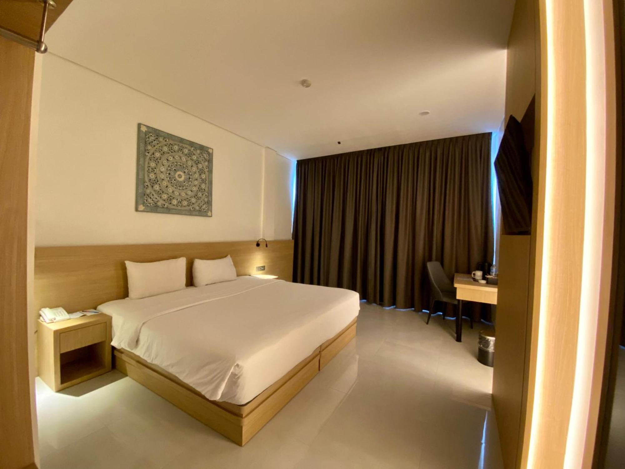 Opi Indah Hotel Palembang Exterior photo