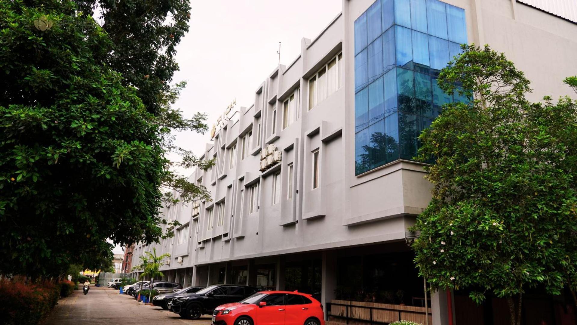 Opi Indah Hotel Palembang Exterior photo