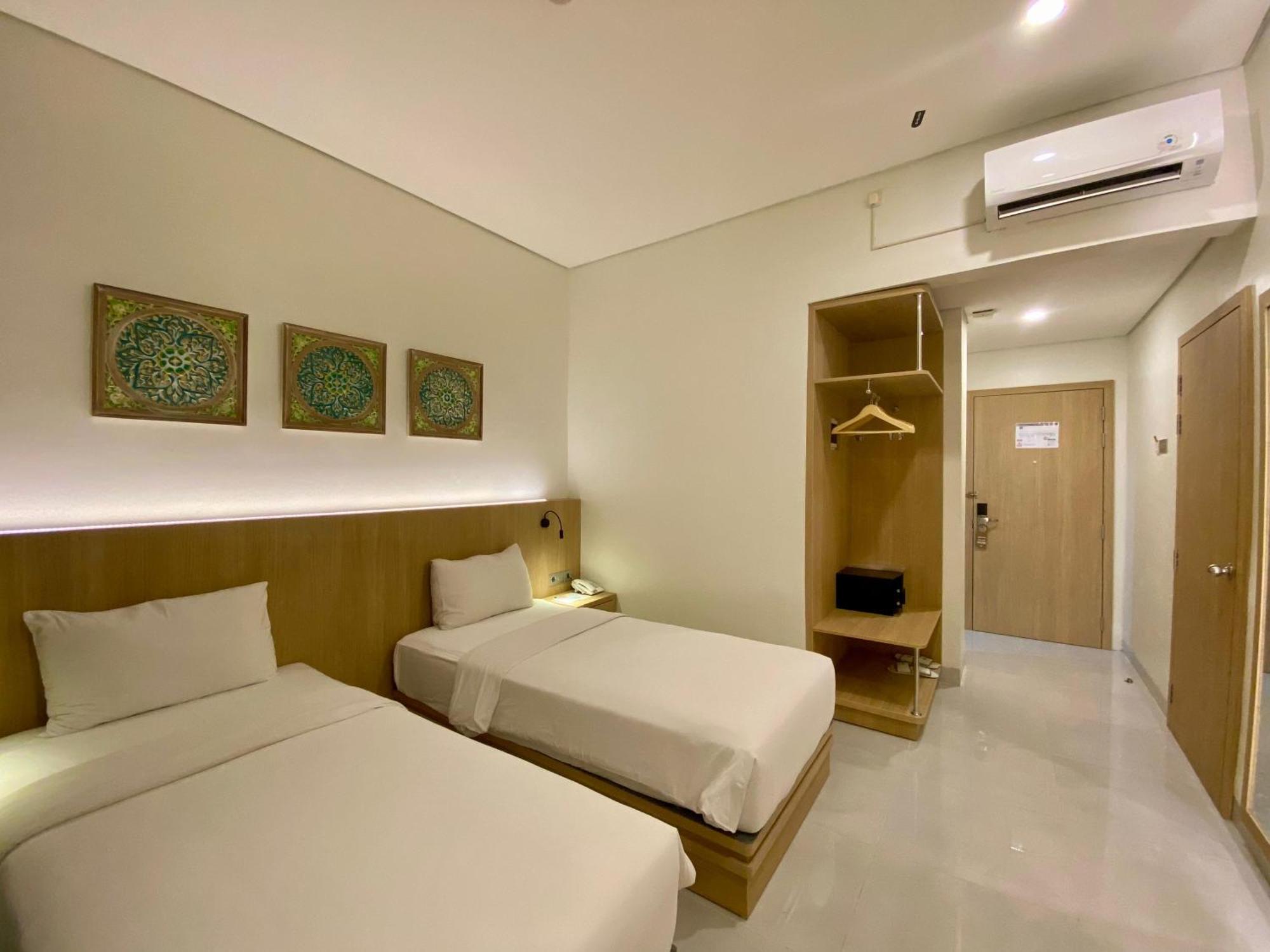 Opi Indah Hotel Palembang Exterior photo