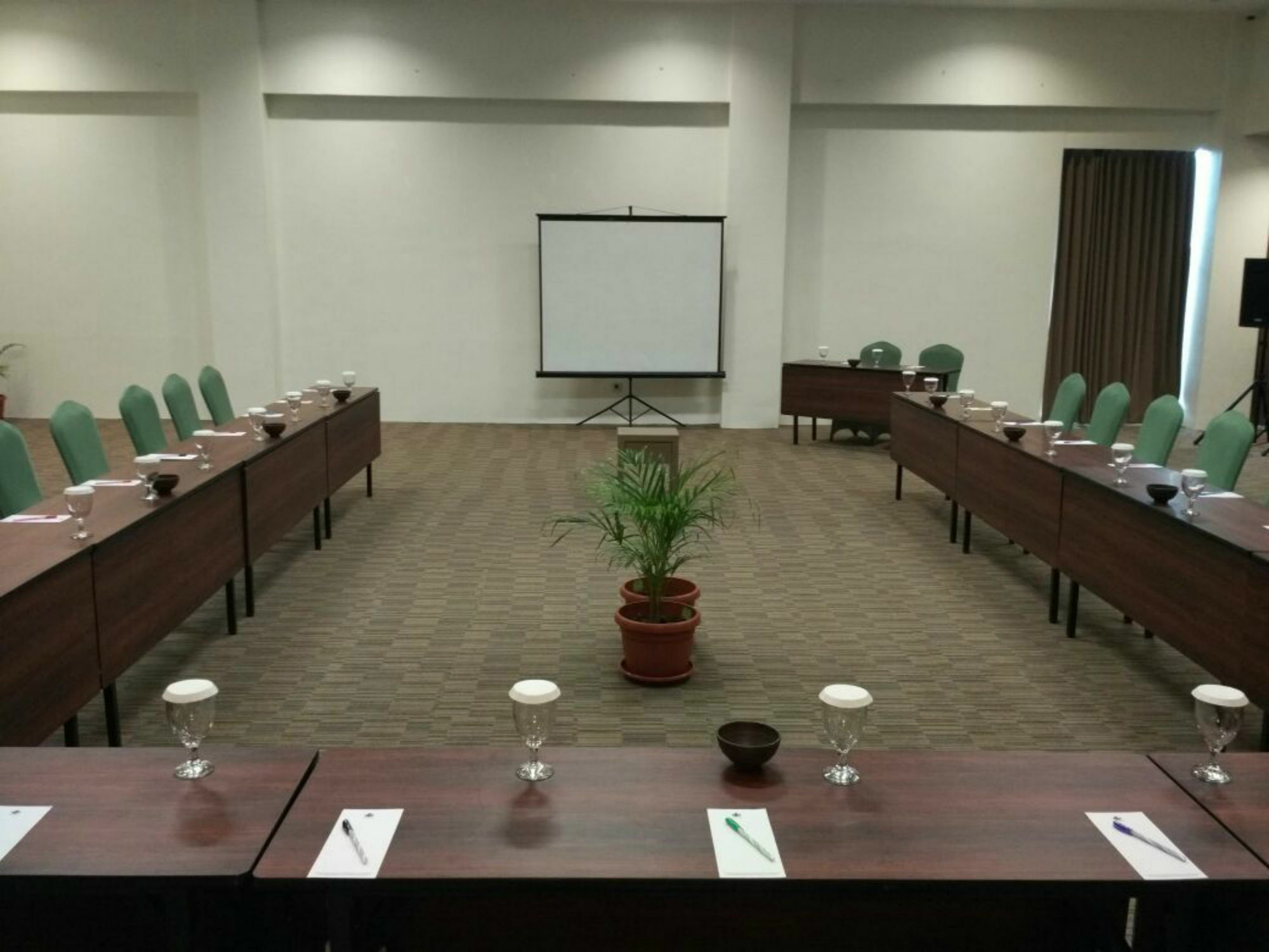 Opi Indah Hotel Palembang Exterior photo
